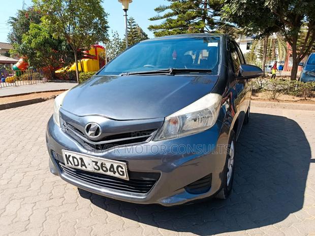 Toyota Vitz 1.3 FWD 3dr 2013 Gray
