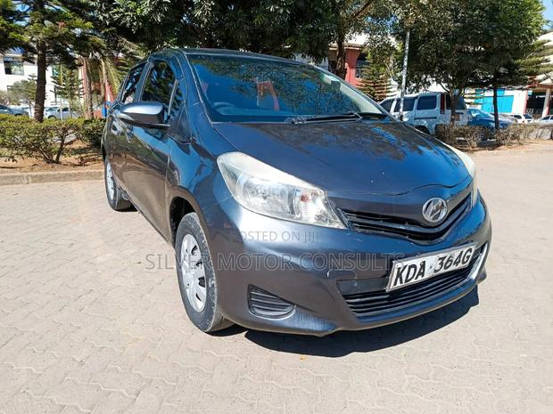 Toyota Vitz 1.3 FWD 3dr 2013 Gray