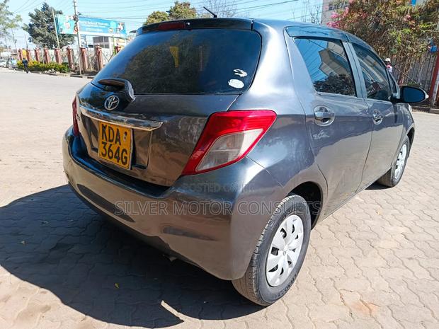 Toyota Vitz 1.3 FWD 3dr 2013 Gray