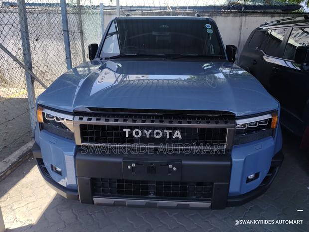 New Toyota Land Cruiser Prado 2.8 2025 Blue