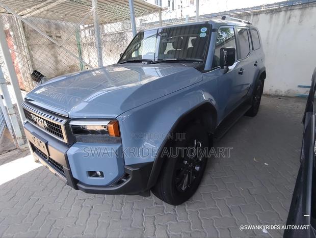 New Toyota Land Cruiser Prado 2.8 2025 Blue