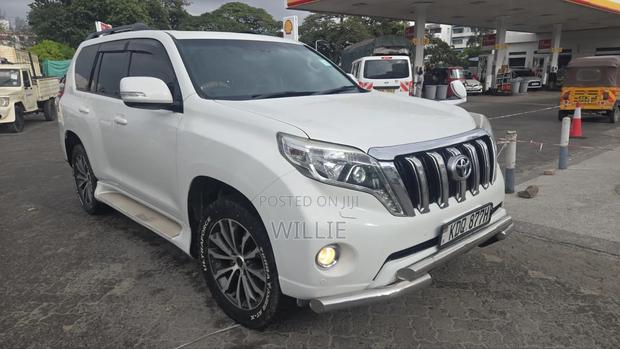 Toyota Land Cruiser Prado 2017 White