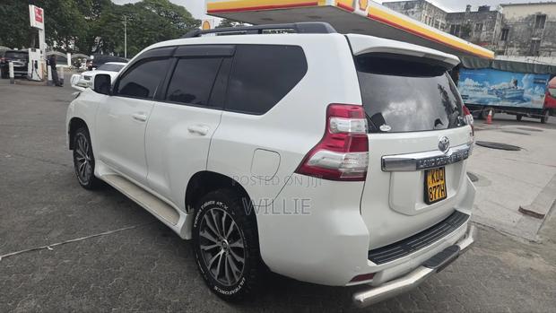 Toyota Land Cruiser Prado 2017 White