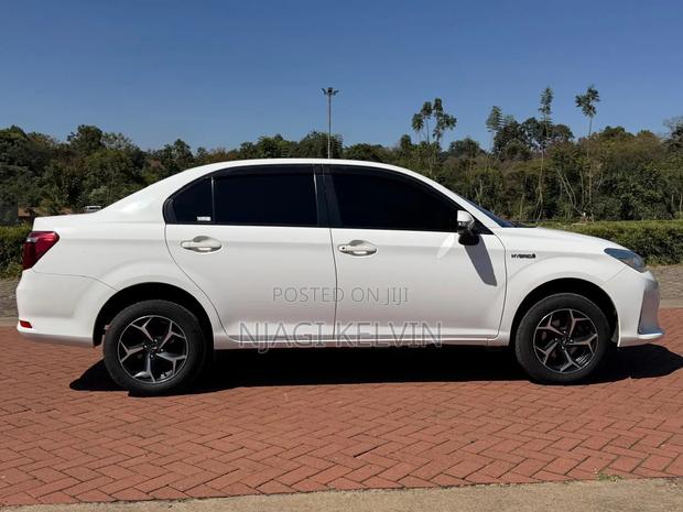 Toyota Axio 1.5 Hybrid 2WD 2016 White