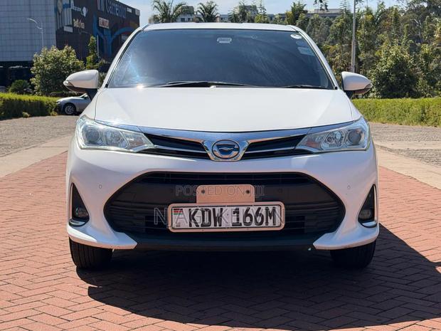 Toyota Axio 1.5 Hybrid 2WD 2016 White