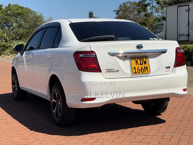Toyota Axio 1.5 Hybrid 2WD 2016 White
