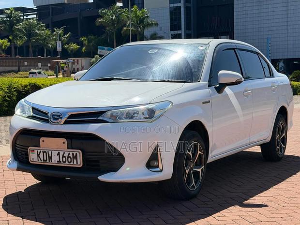 Toyota Axio 1.5 Hybrid 2WD 2016 White