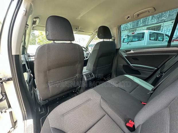 Volkswagen Golf 2019 Pearl