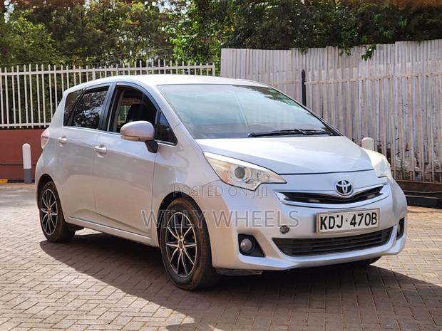 Toyota Ractis 1.5 FWD 2015 Silver