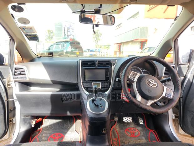 Toyota Ractis 1.5 FWD 2015 Silver