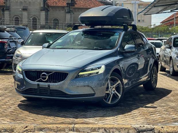 Volvo V40 2019 Gray