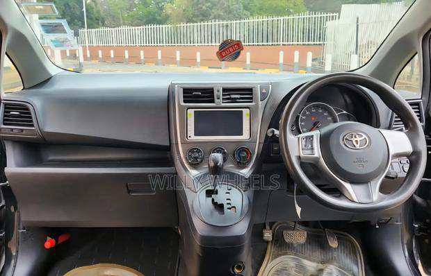 Toyota Ractis 1.5 FWD 2012 Black