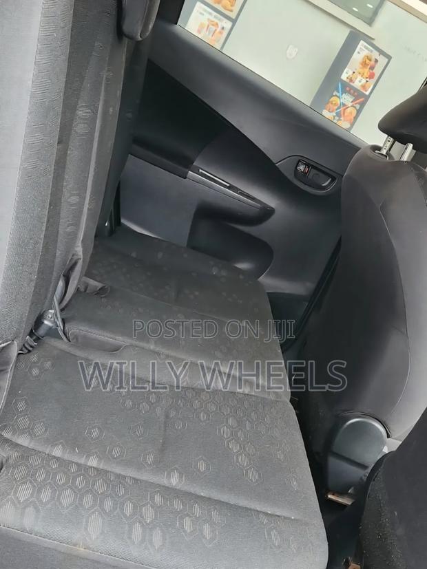 Toyota Ractis 1.5 FWD 2012 Black