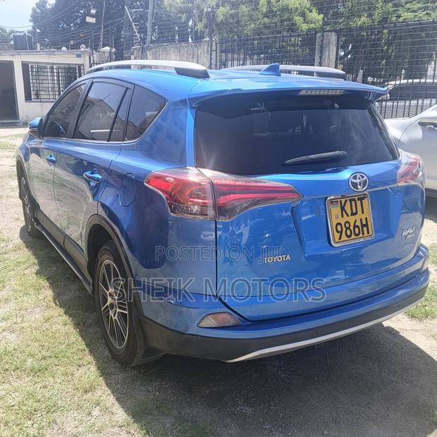 Toyota RAV4 2016 Blue