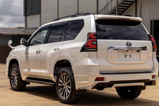 Toyota Land Cruiser Prado 2.8 2021 White