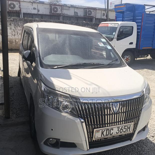 Toyota Esquire 2014 White