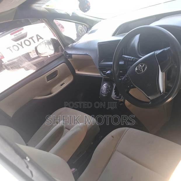 Toyota Esquire 2014 White