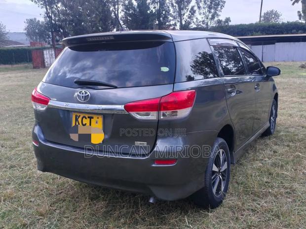 Toyota Wish 2011 Gray
