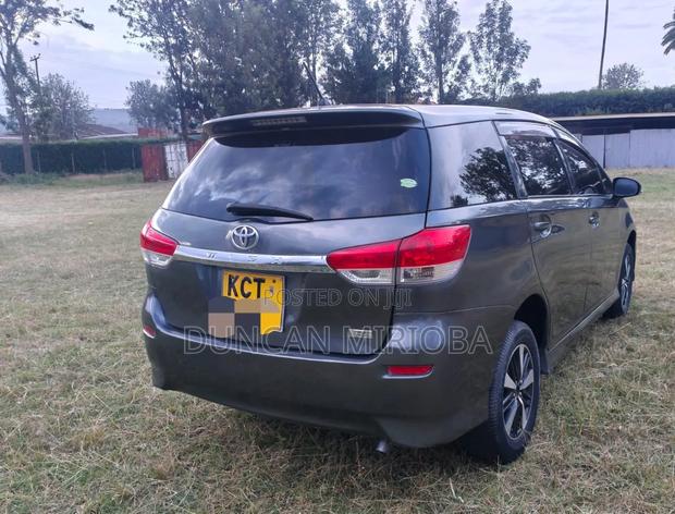 Toyota Wish 2011 Gray