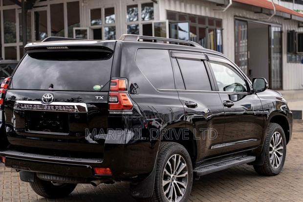 Toyota Land Cruiser Prado 2.8 2021 Black