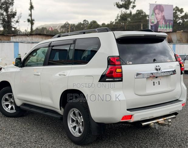 Toyota Land Cruiser Prado 2019 White