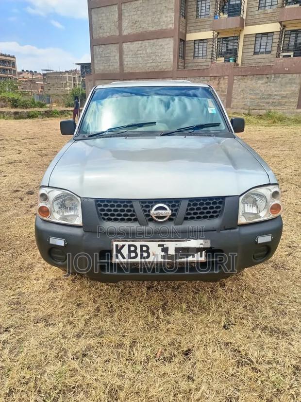 Nissan Hardbody 2009 Silver