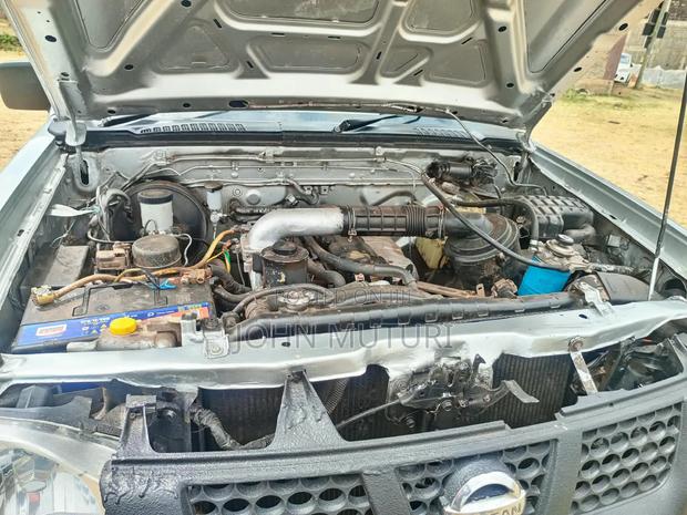 Nissan Hardbody 2009 Silver