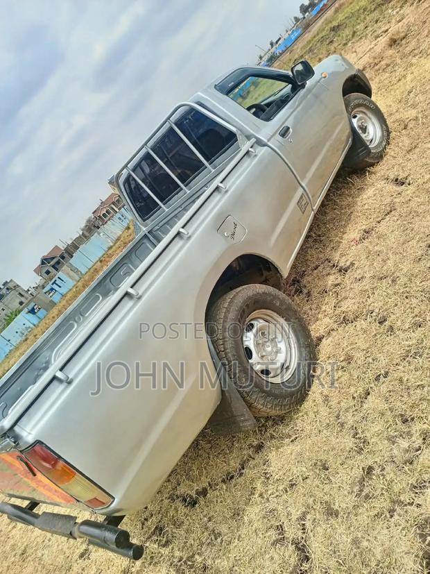 Nissan Hardbody 2009 Silver