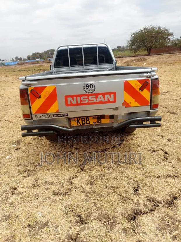 Nissan Hardbody 2009 Silver