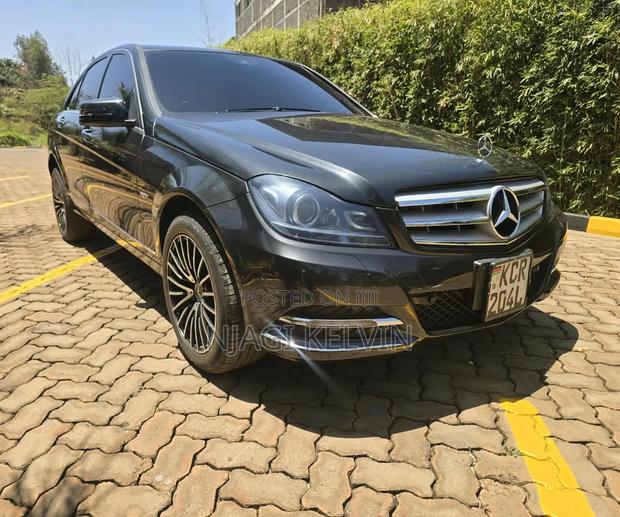 Mercedes-Benz C200 2011 Gray