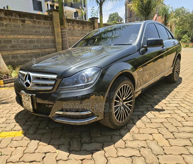 Mercedes-Benz C200 2011 Gray
