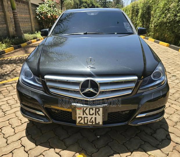Mercedes-Benz C200 2011 Gray