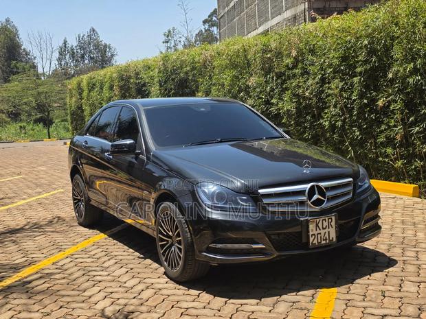 Mercedes-Benz C200 2011 Black