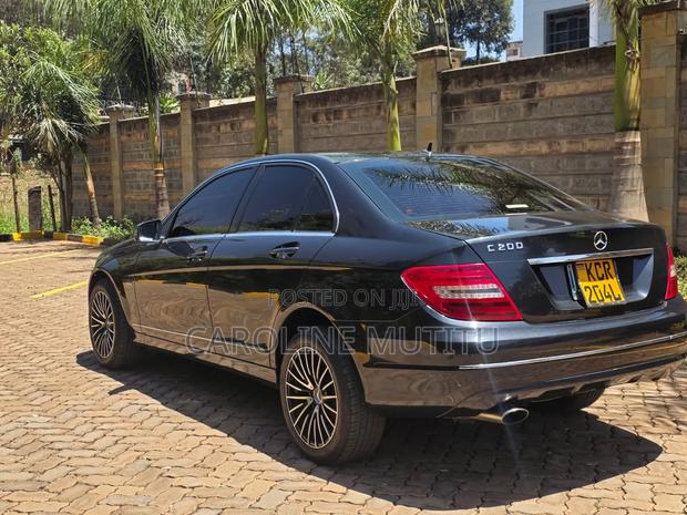 Mercedes-Benz C200 2011 Black