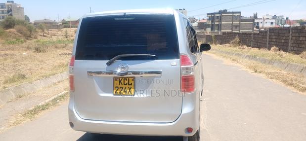 Toyota Noah 2.0 143hp FWD (8 Seater) 2009 Silver