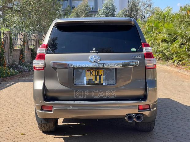 Toyota Land Cruiser Prado 2.8 D-4D 2015 Gray
