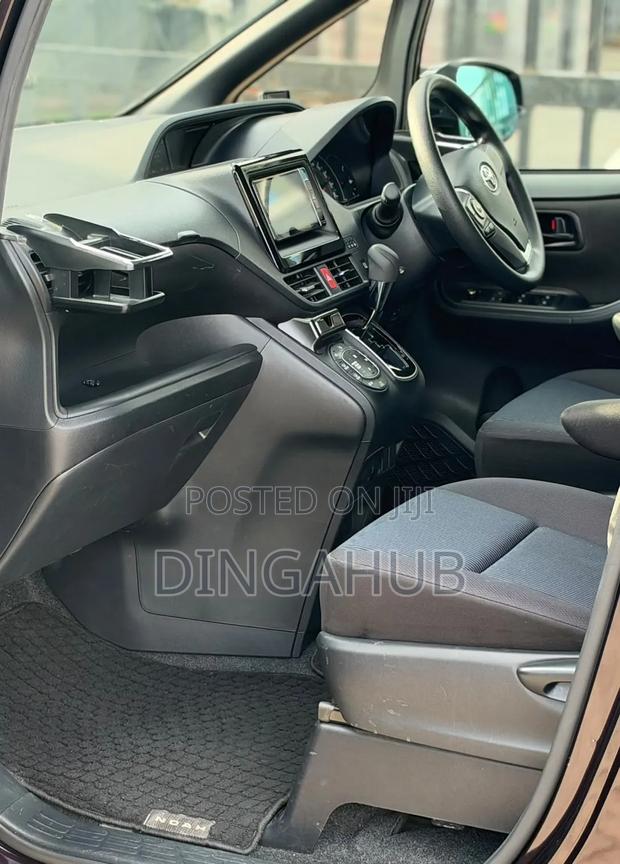 Toyota Noah 2019 Maroon