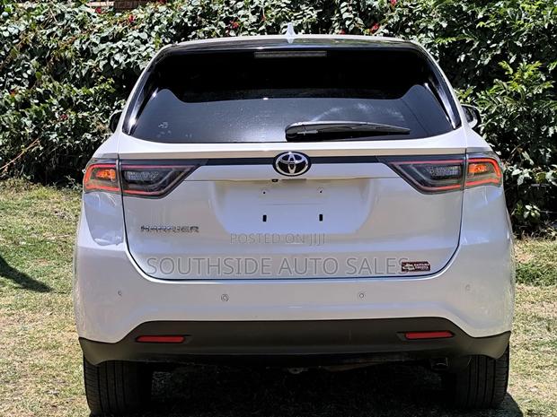 Toyota Harrier 2.0 2017 White