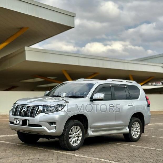 Toyota Land Cruiser Prado 2.8 2017 Silver