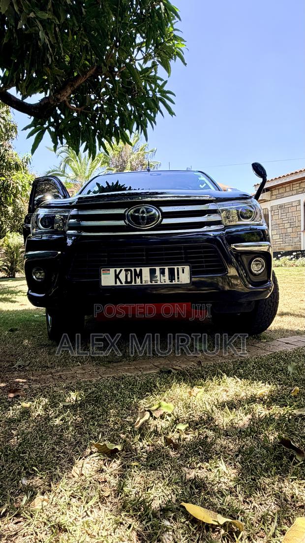 Toyota Hilux Revo Double Cab Deisel 2.4 AWD 2018 Black