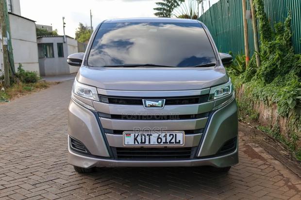Toyota Noah 2018 Gray