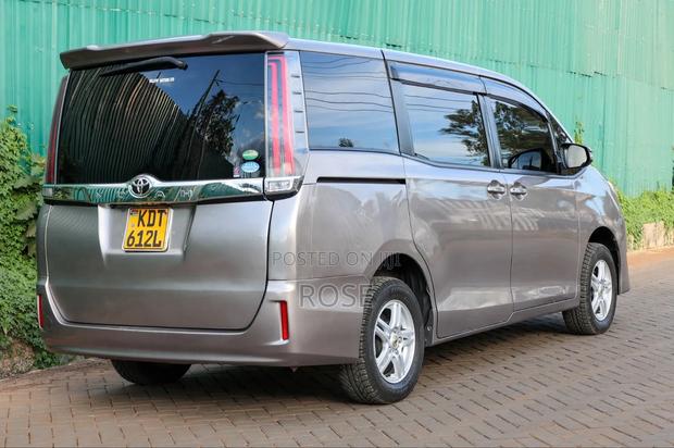 Toyota Noah 2018 Gray