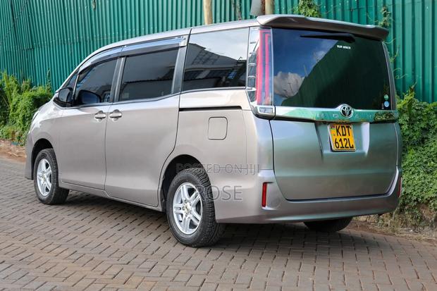 Toyota Noah 2018 Gray
