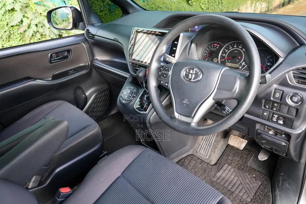 Toyota Noah 2018 Gray
