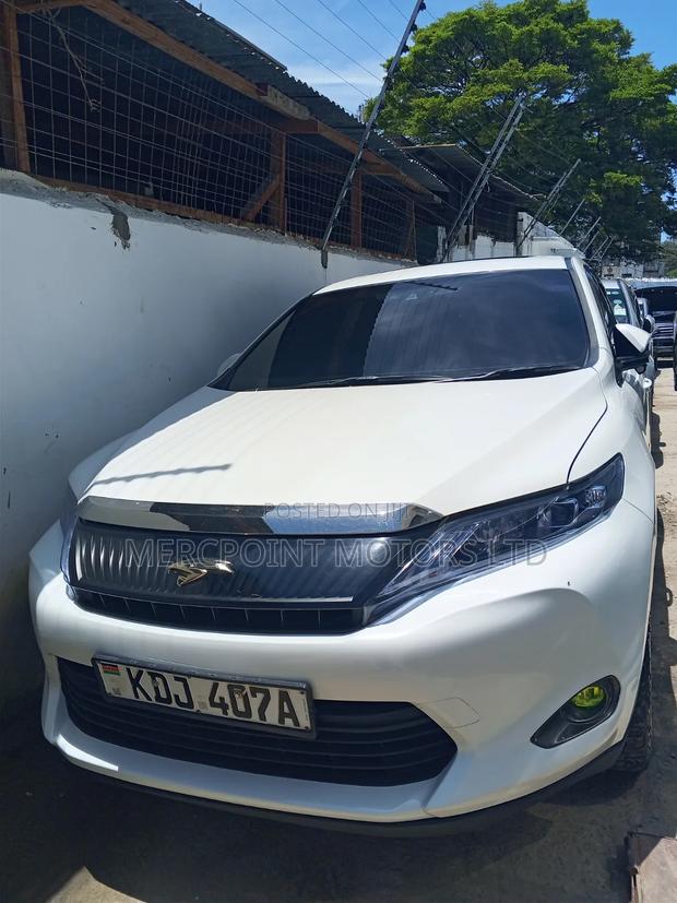 Toyota Harrier 2.0 4WD 2016 Black