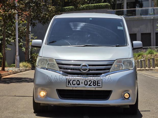 Nissan Serena 2011 Silver