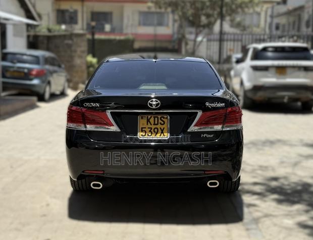 Toyota Crown 2016 Black