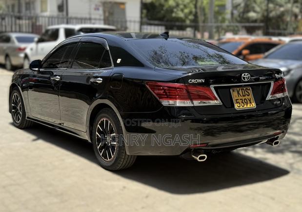 Toyota Crown 2016 Black