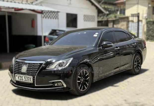 Toyota Crown 2016 Black
