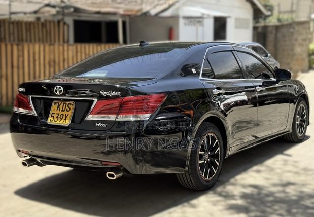 Toyota Crown 2016 Black
